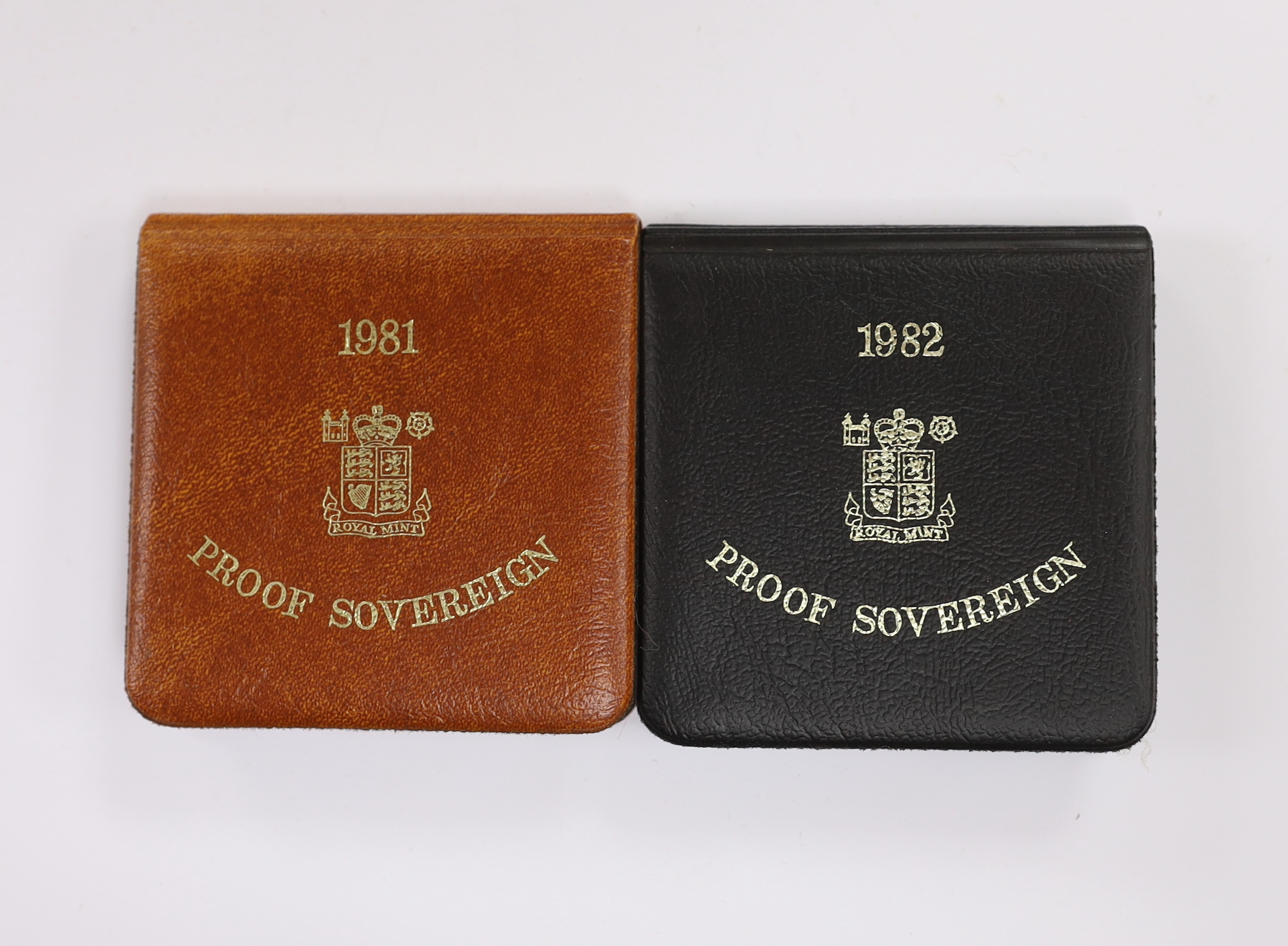 British gold coins - Two Royal Mint QEII Gold Proof Sovereigns, 1981 and 1982, both in case of issue with paperwork